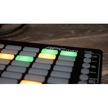 MIDI-контроллер AKAI APC MINI-3